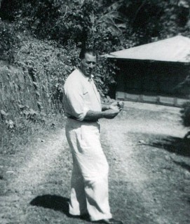 Don Antonio walking towards his garage, in Marueño.